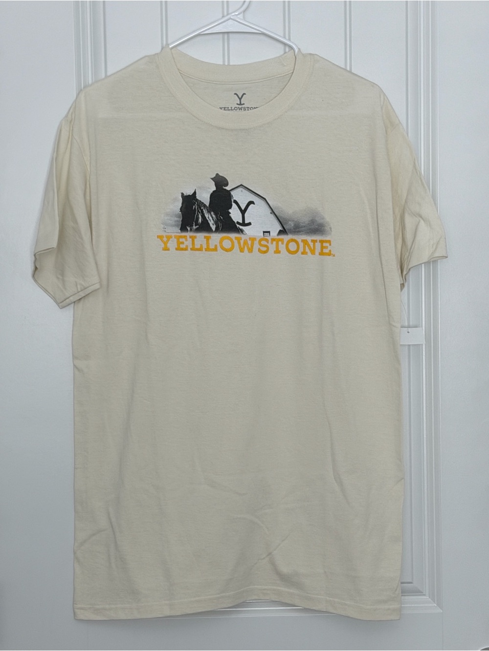 Men's Yellowstone Dutton
Ranch horseback rider t-shirt size medium